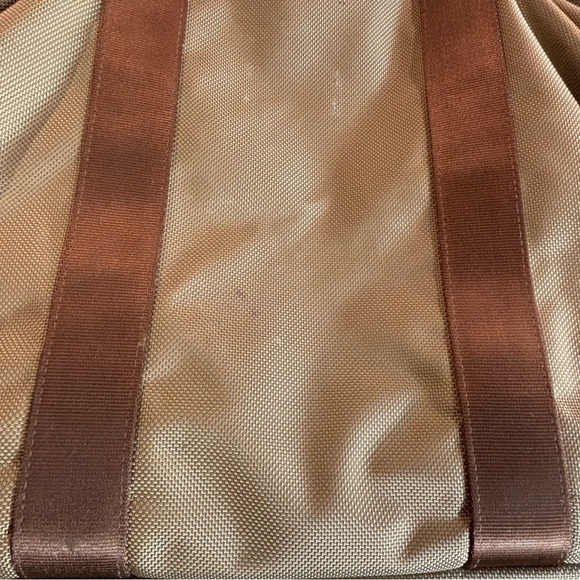 TUMI Large Overnight Bag With Black Shoulder Strap Lined Interior Pocket - Picture 10 of 16